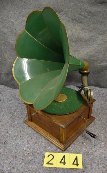 Aretino Disc Phonograph (1 of 1)