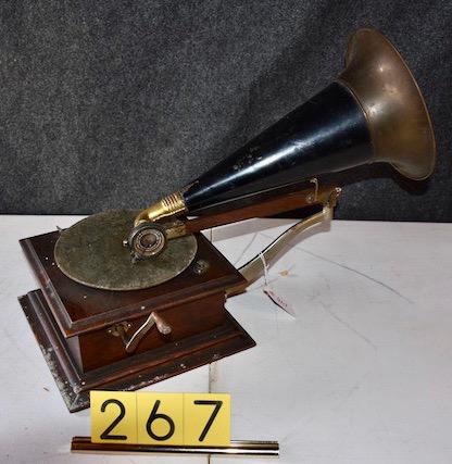 Victor Z Disc Phonograph (1 of 1)