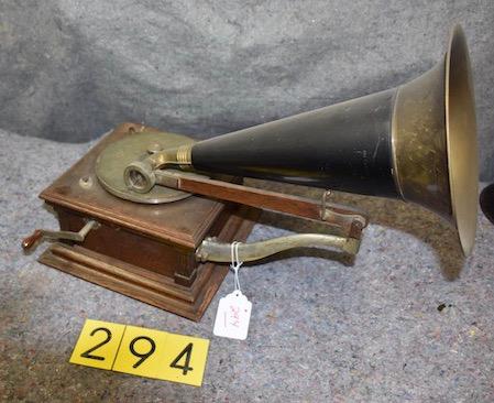 Victor E disc phonograph (1 of 1)