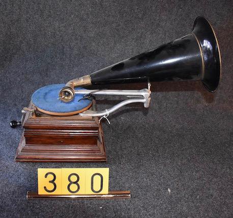 Zon-o-phone Disc Phonograph (1 of 1)