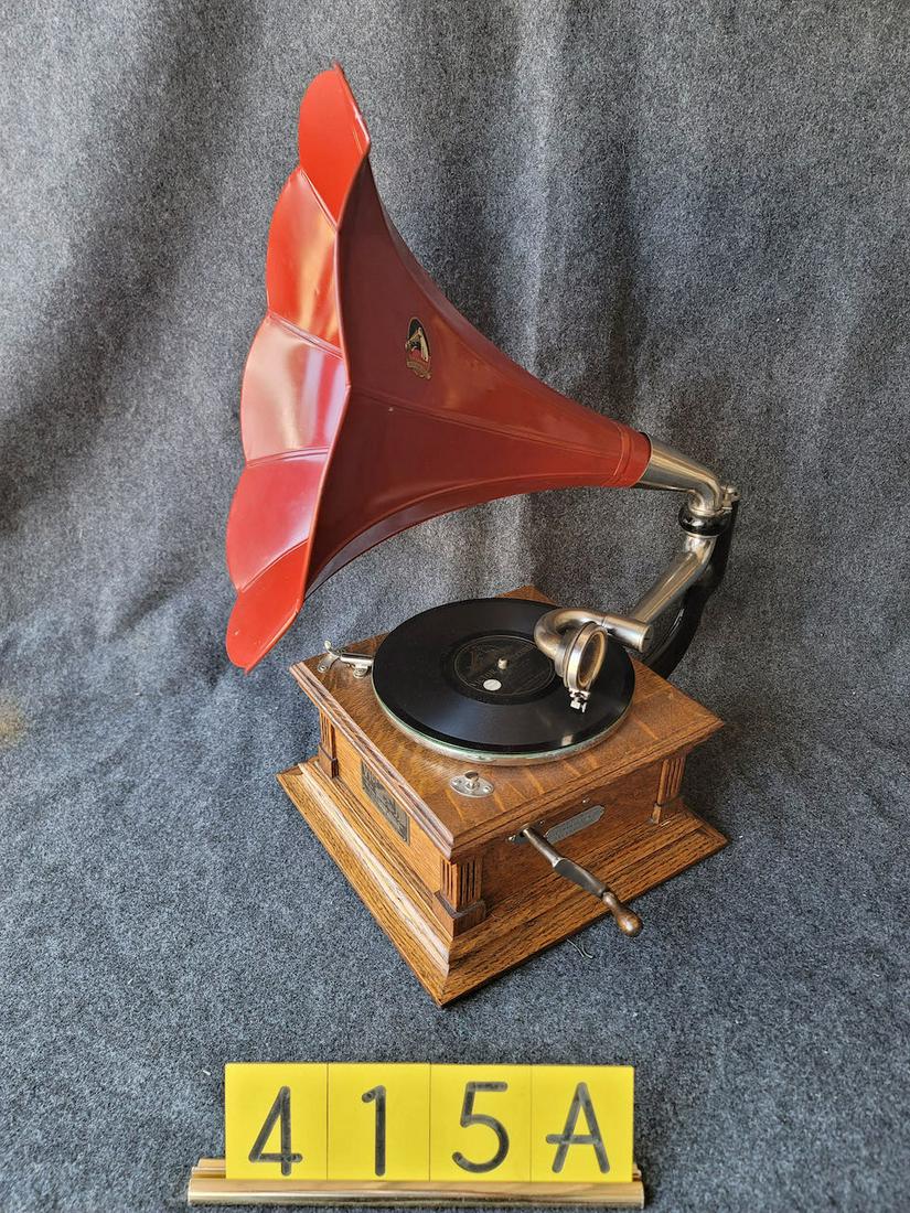 Victor E disc Phonograph (1 of 5)
