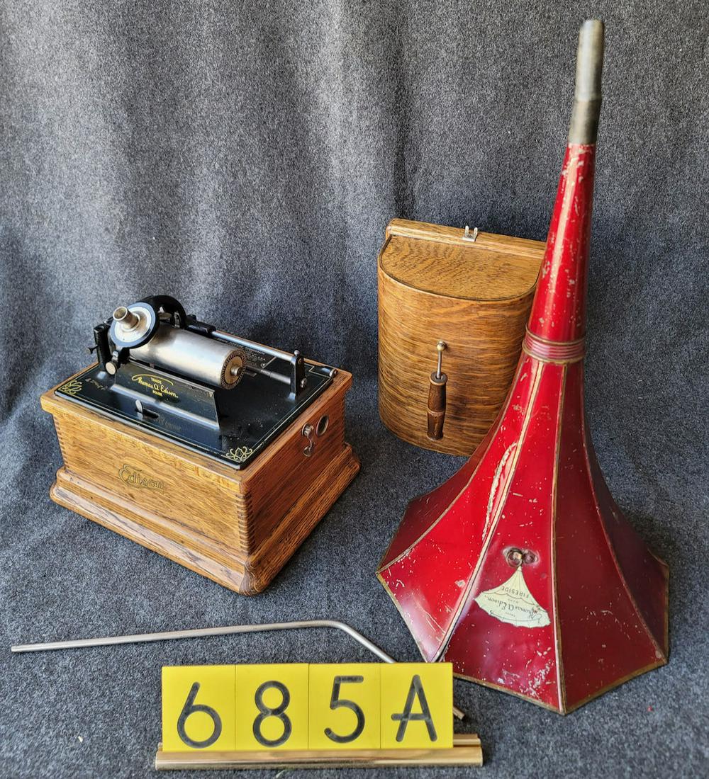 Edison Fireside Cylinder Phonograph (1 of 2)
