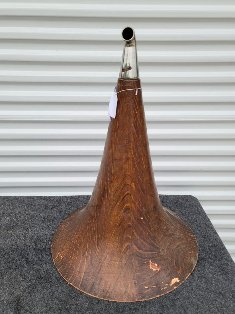 Large Oak Smooth Phonograph Horn (1 of 3)