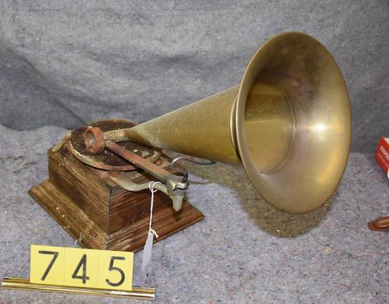 Zon-o-phone Home Model Disc Phonograph (1 of 1)