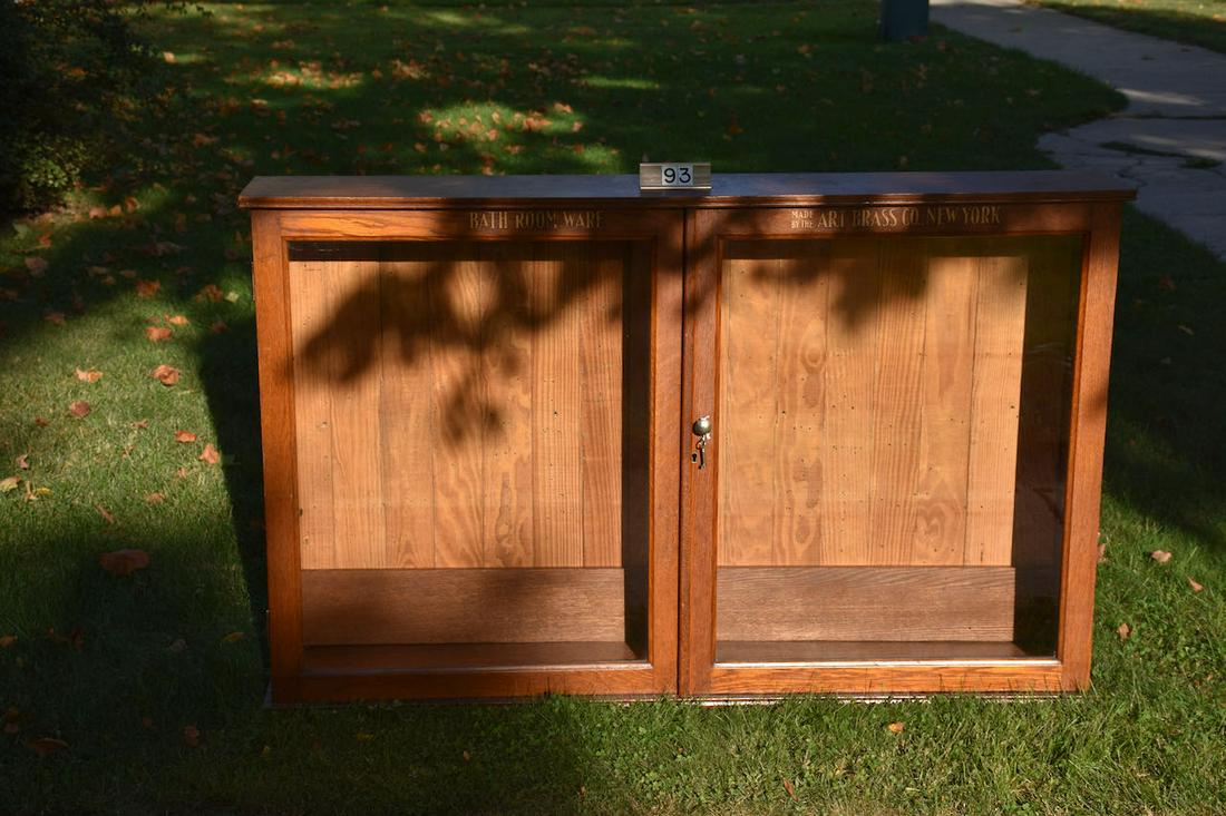 Nice Showroom Wall or Counter Top Display Case (1 of 3)