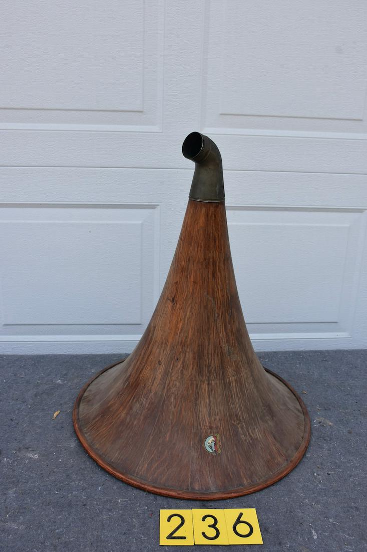 Victor Oak Phonograph Horn (1 of 5)