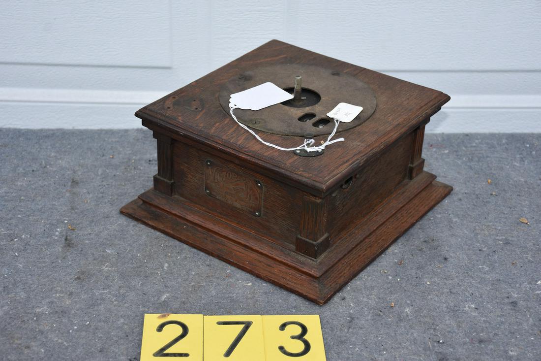 Victor E Disc Phonograph (1 of 1)