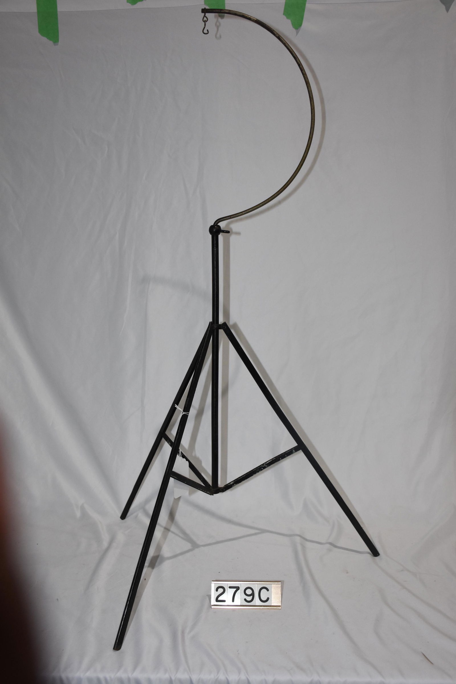 Floor Horn crane (1 of 3)