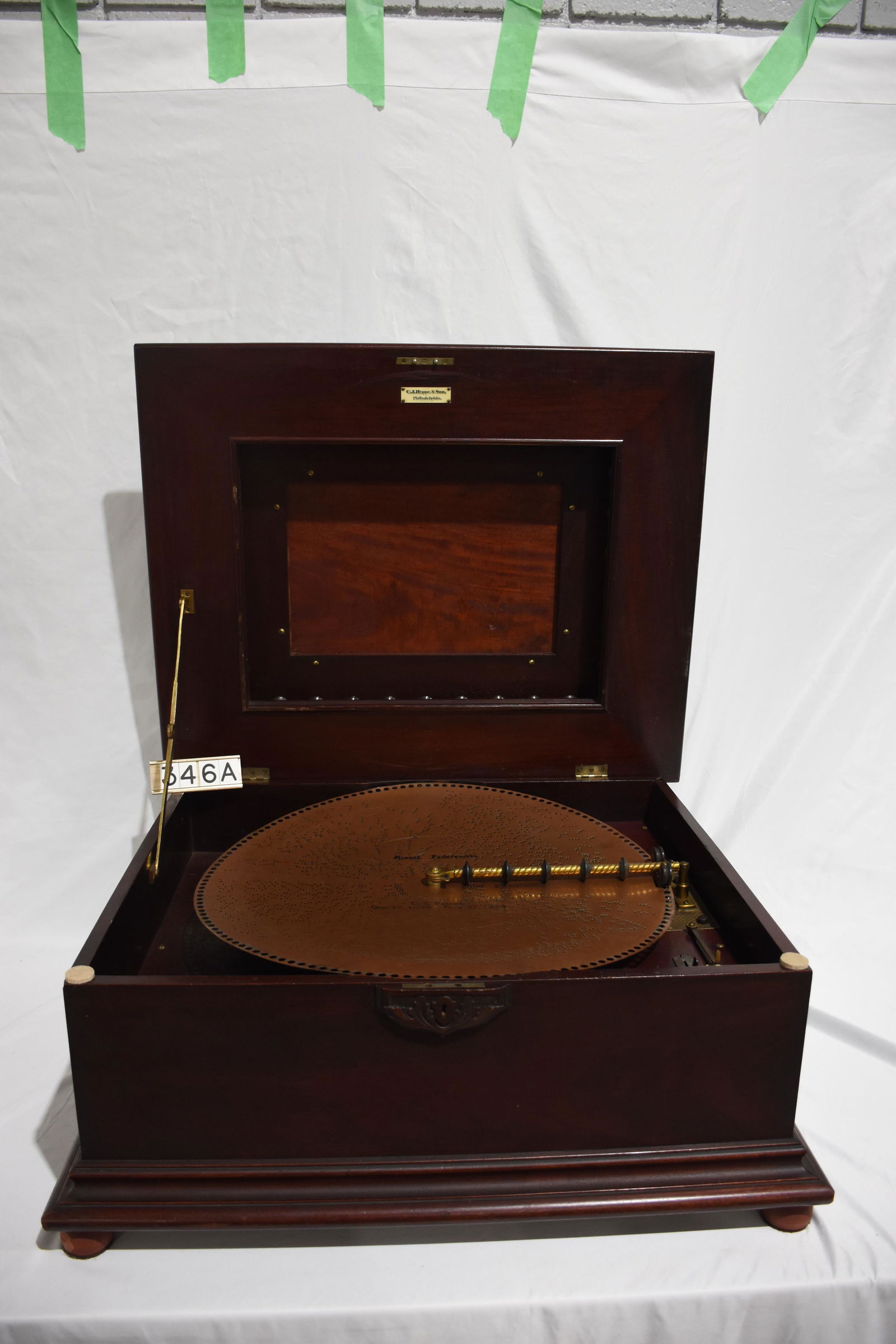 Regina 20-3/4" Table Model Disc Music Box (1 of 3)