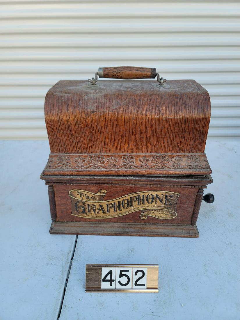 Columbia Model AT Cylinder Phonograph (1 of 3)