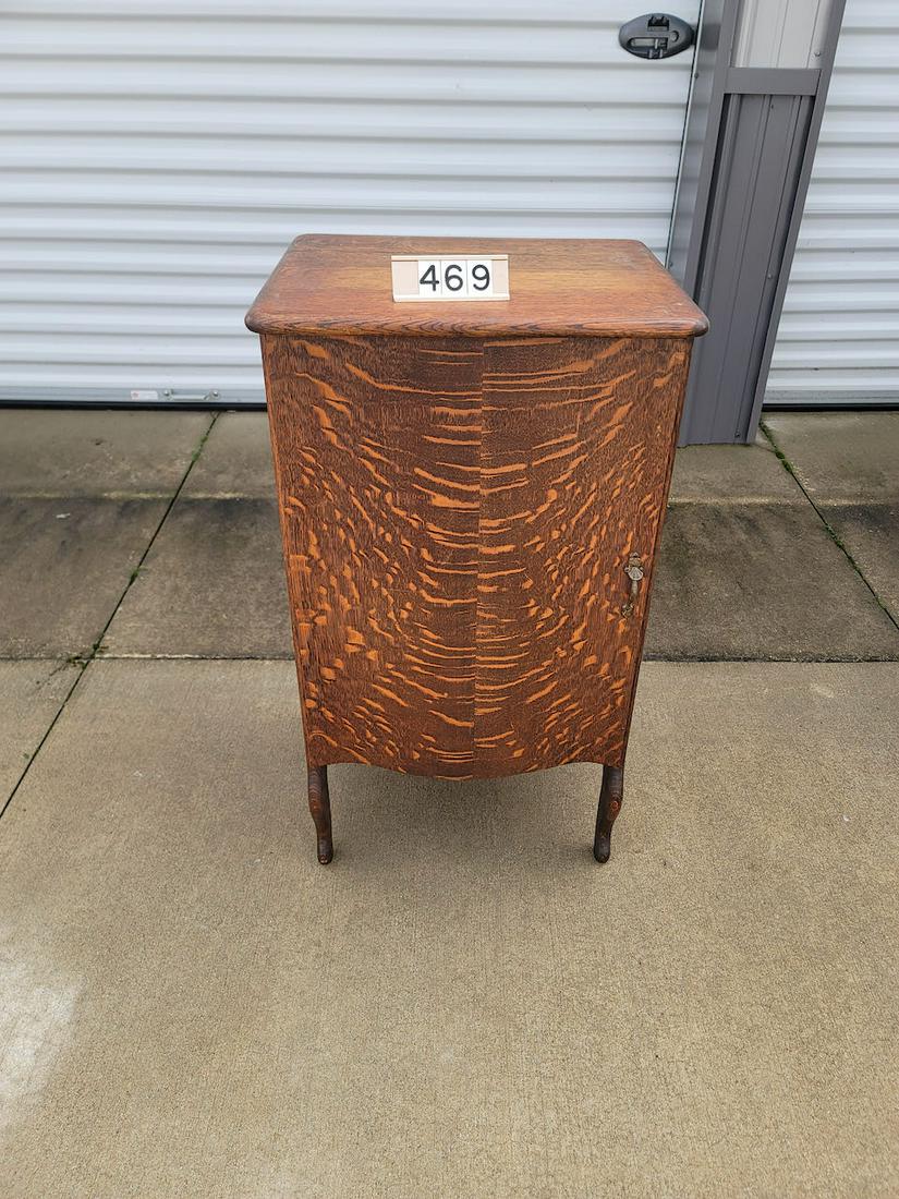 Single Door Oak Cylinder Record Cabinet. (1 of 2)