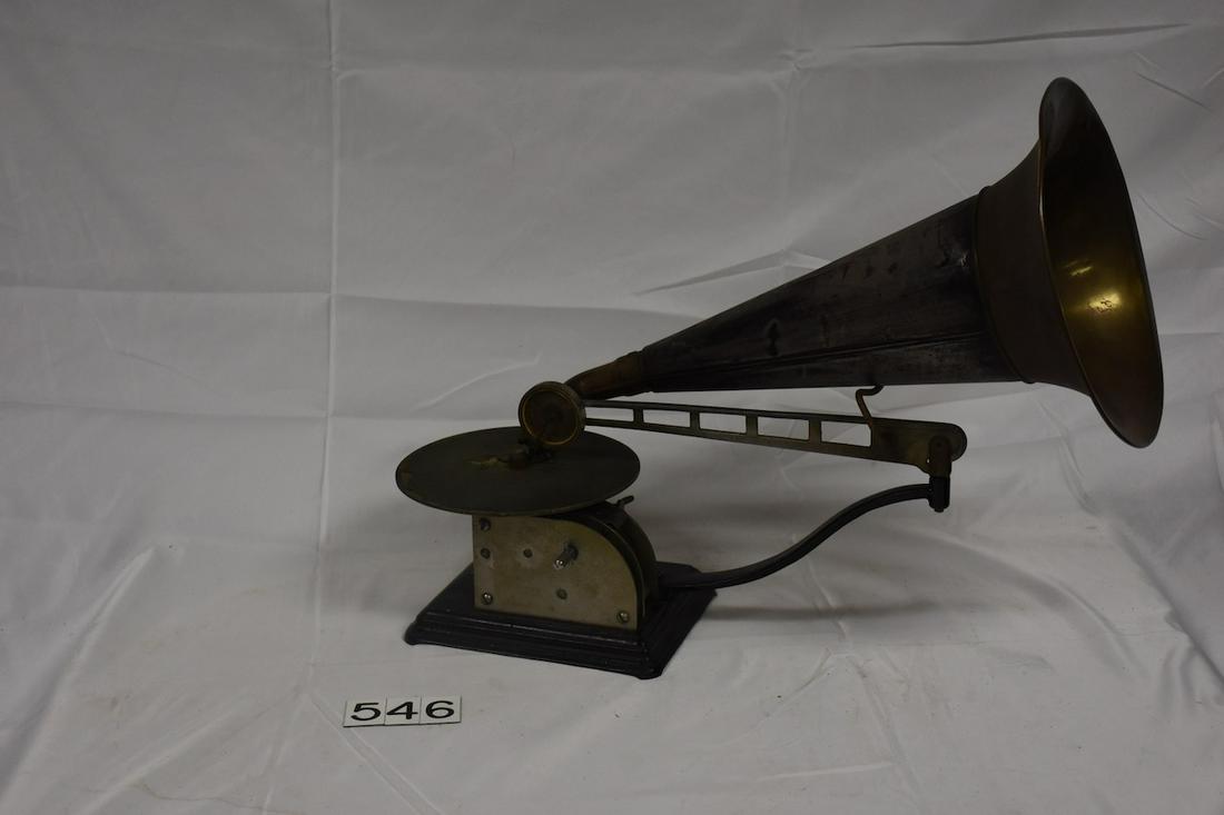 Standard AA Disc Phonograph (1 of 2)