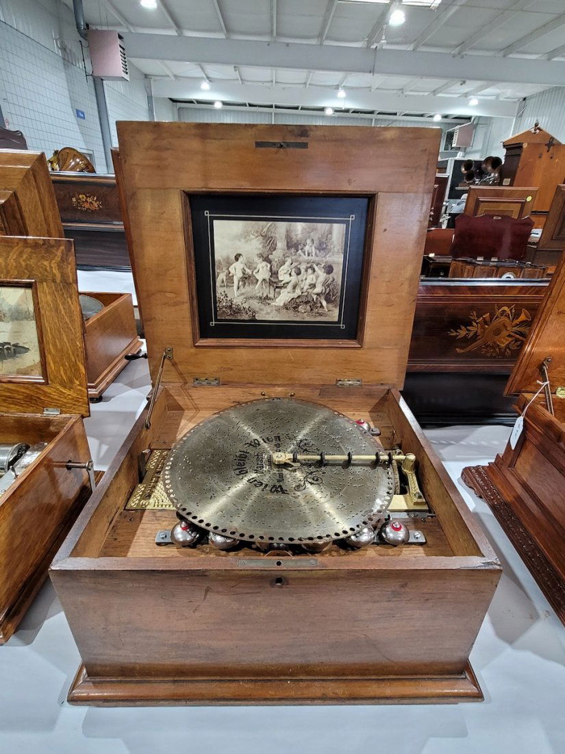 Rare Polyphon Bell Disc Music Box (1 of 5)