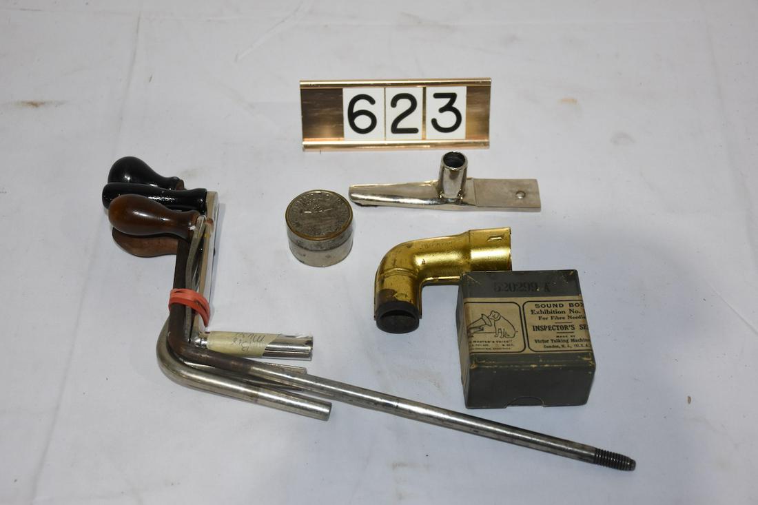 Group of 4 phonograph cranks, etc. (1 of 1)