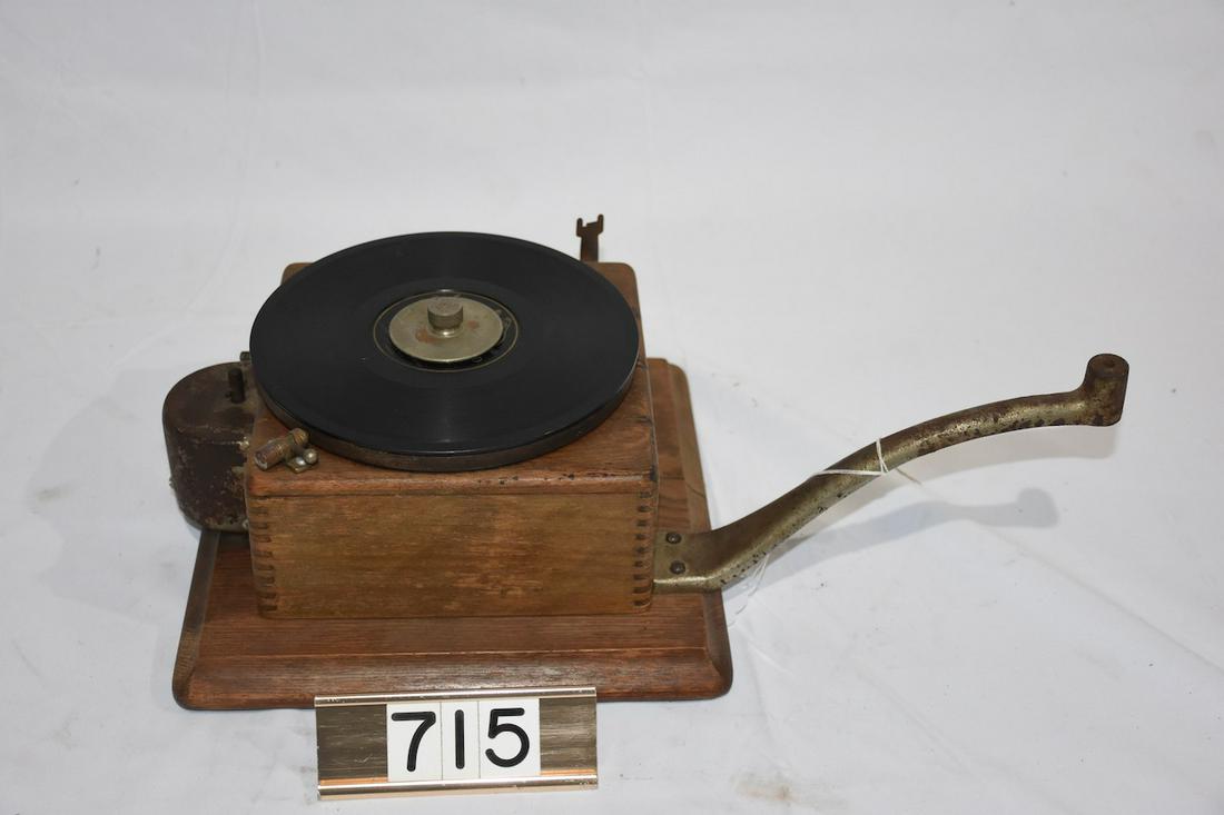 Canadian Berliner Phonograph (1 of 2)