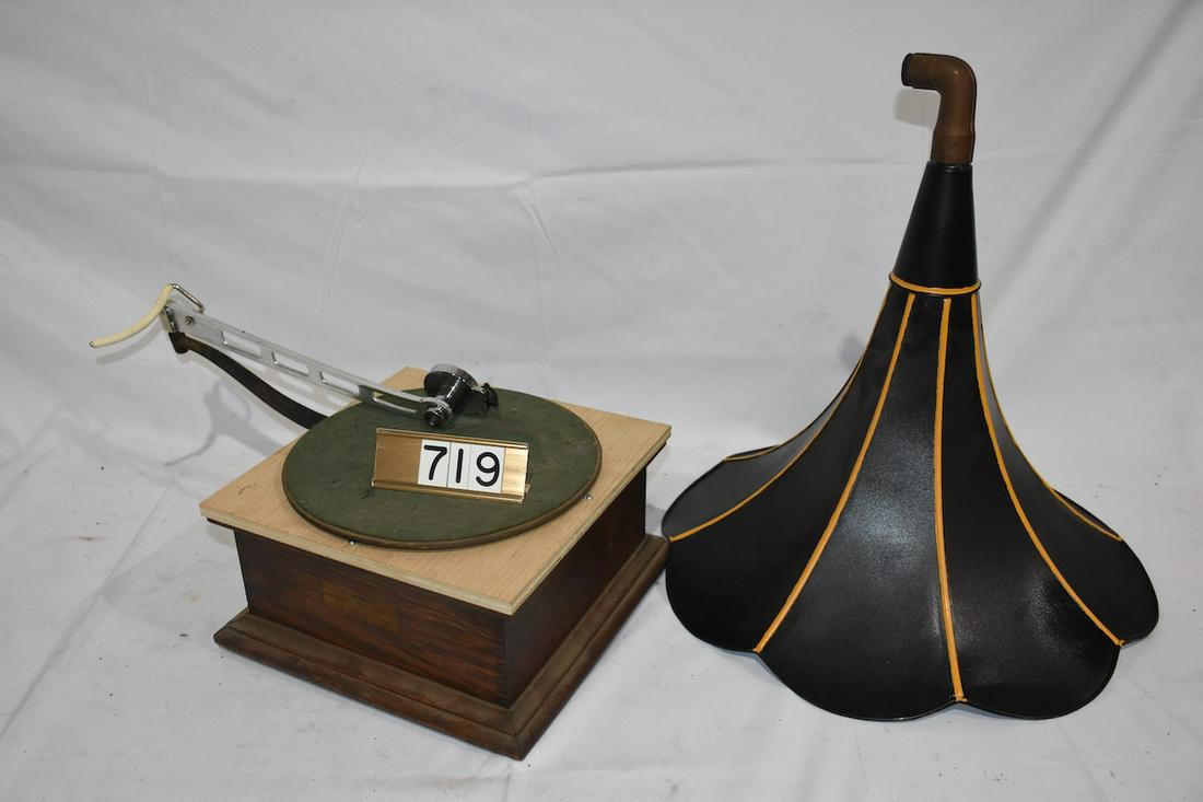 Standard Model X Disc Phonograph (1 of 2)