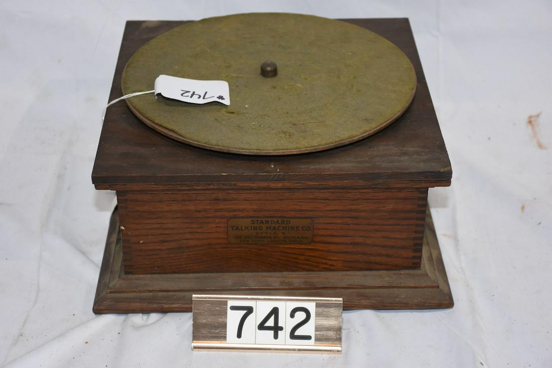 Standard Model X Disc Phonograph (1 of 1)