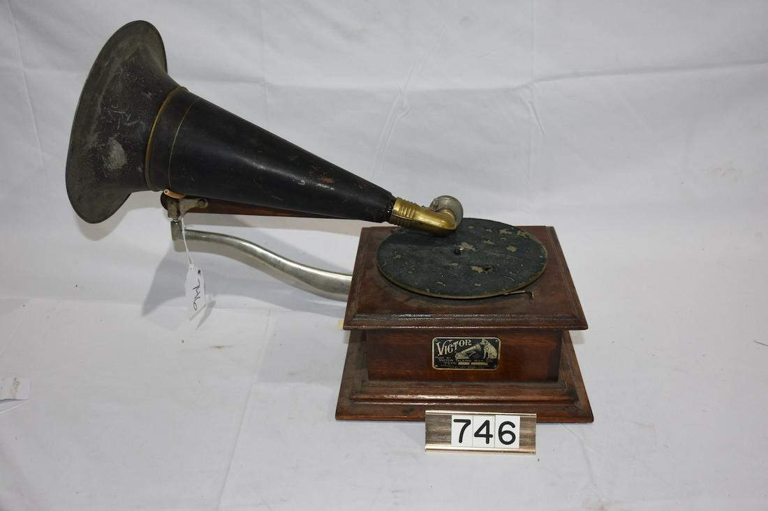 Victor Z disc phonograph (1 of 2)