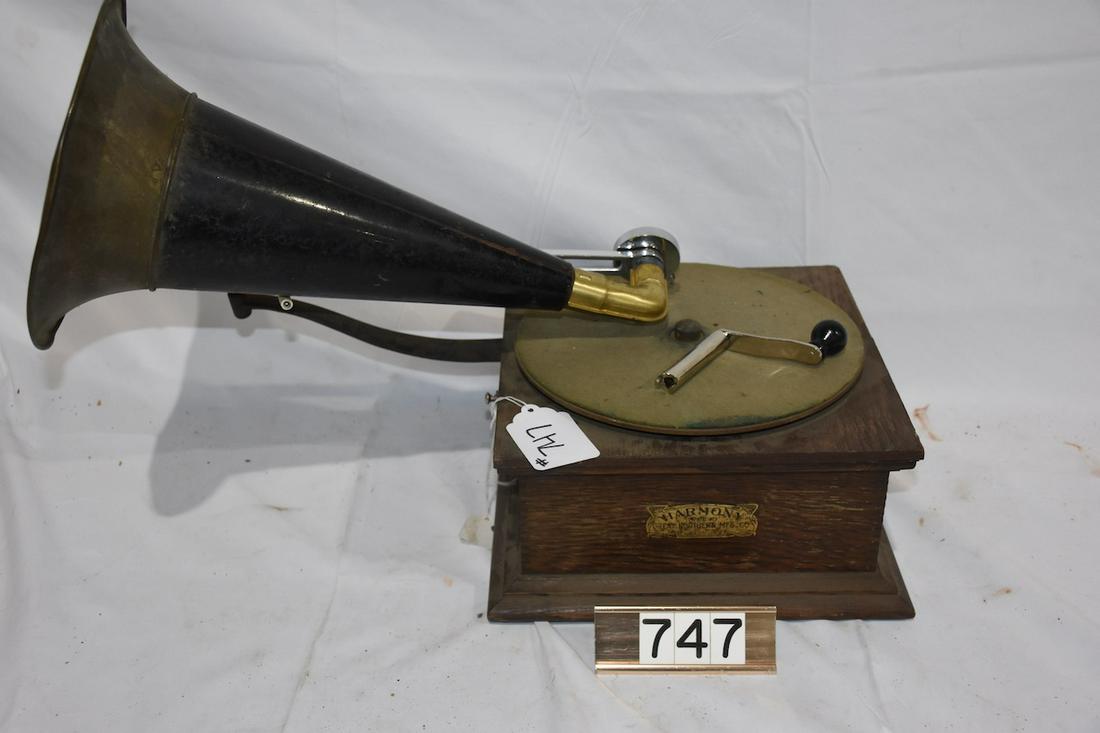 Harmony Disc Phonograph (1 of 3)