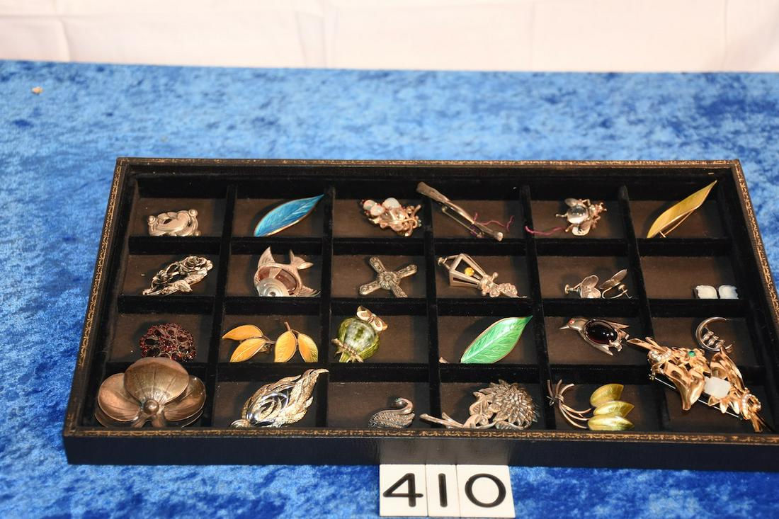 18 Sterling and Costume pieces of jewelry: Pins, brooches, enamel, Norway, Trifari, David Anderson