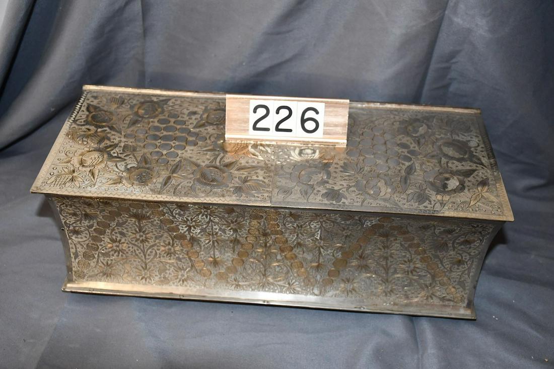 Thorens Disc Music Box in an engraved case (1 of 3)