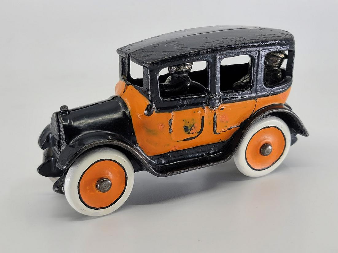 Hubley Cast Iron Taxi Cab with Three People (1 of 4)