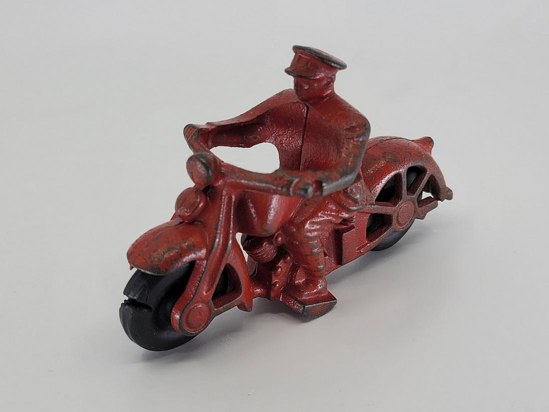 Hubley Cast Iron Motorcycle: Solid rubber tires, Original, 4"L