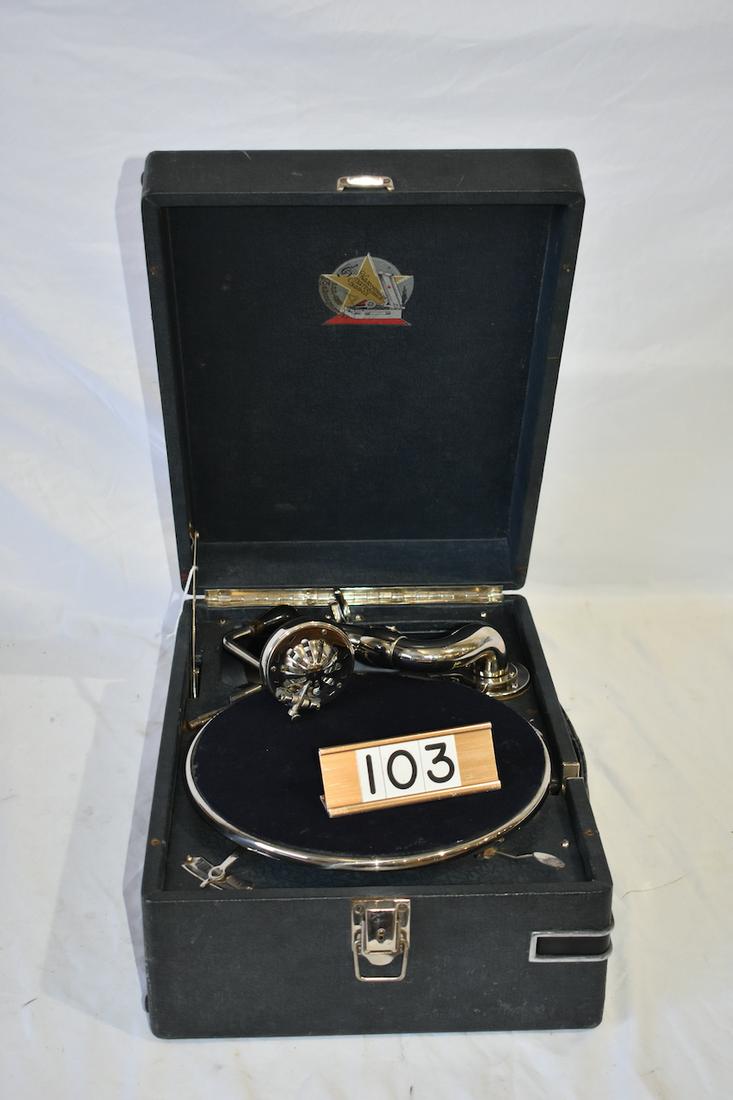 Good Portable Suitcase Model Phonograph (1 of 1)