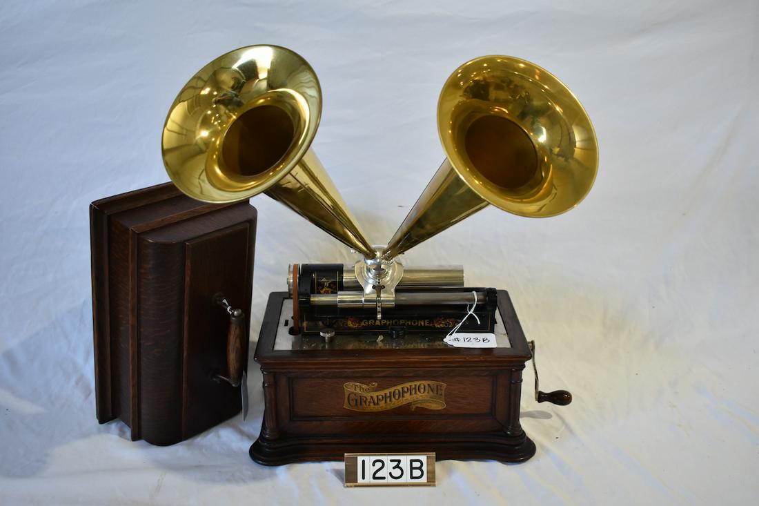 Columbia Graphophone Model BF Phonograph (1 of 3)