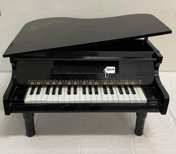 Hering Piano Country toy piano