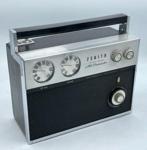 Zenith Royal 2000 Radio: Similar in size and style to the famous Transoceanic radios, this radio has the standard AM broadcast band and the standard FM band. Complete