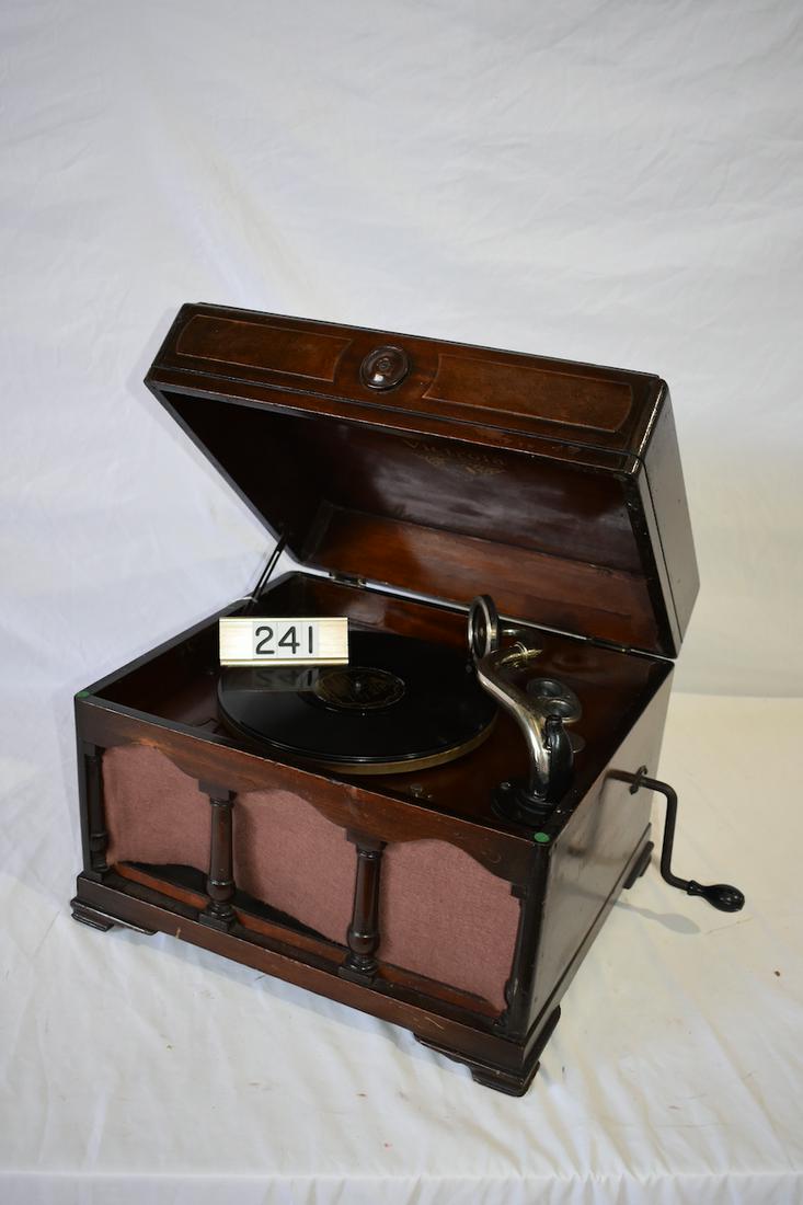 Victor Victrola VV1-70: Complete with crank and reproducer