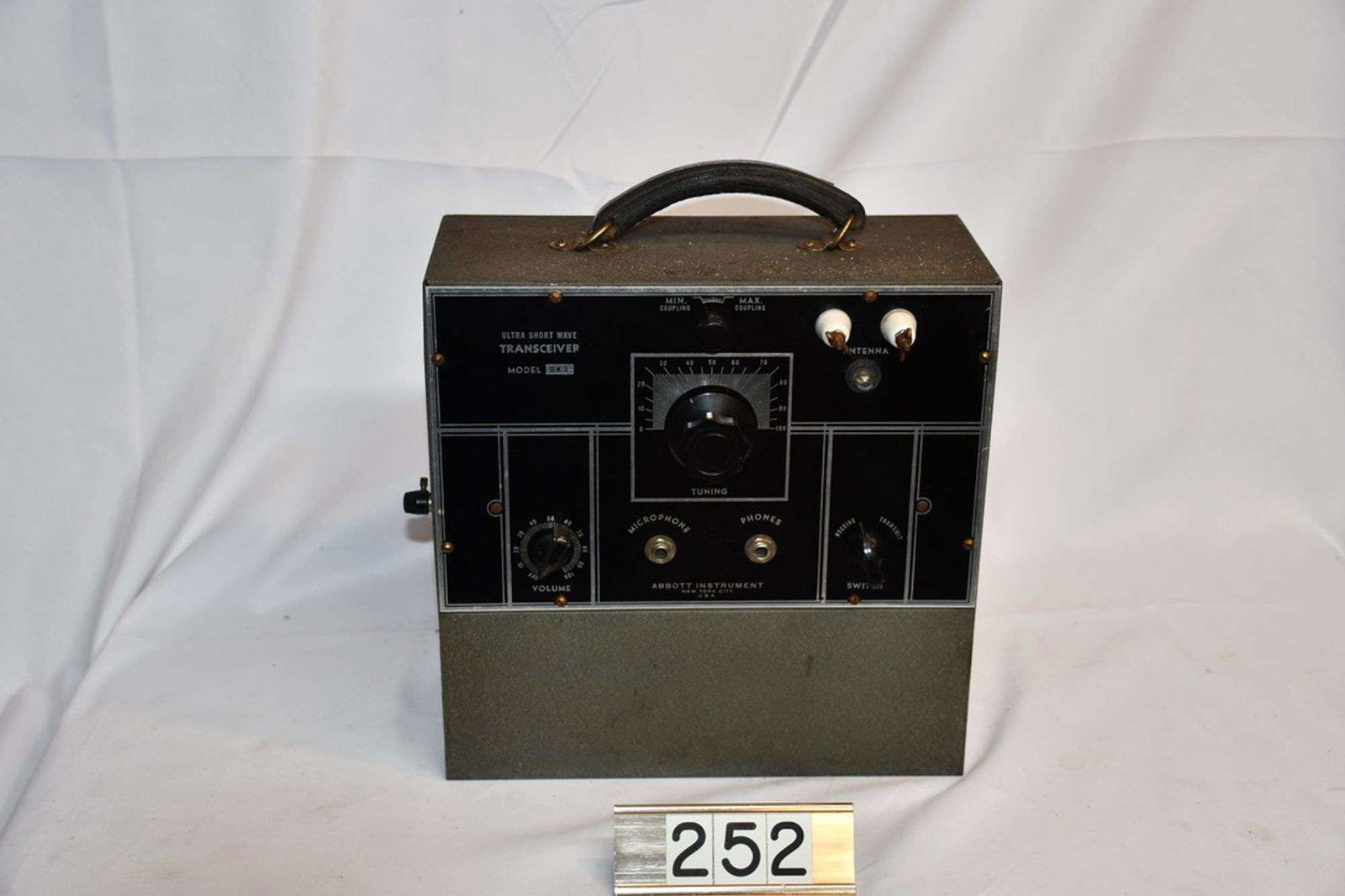 Abbott Instrument Ultra Shortwave Transceiver (1 of 2)