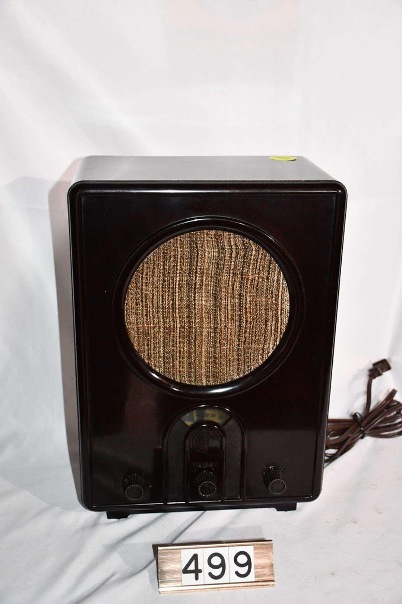 Detewe VE301 German WWII Peoples Radio: Bakelite case. 15-1/2" x 11"