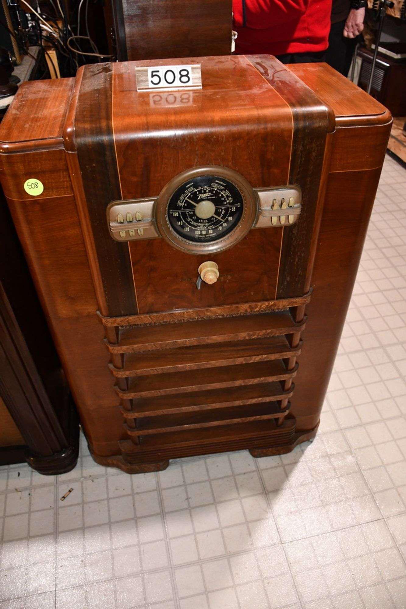 Zenith Console or Floor Model Radio (1 of 2)