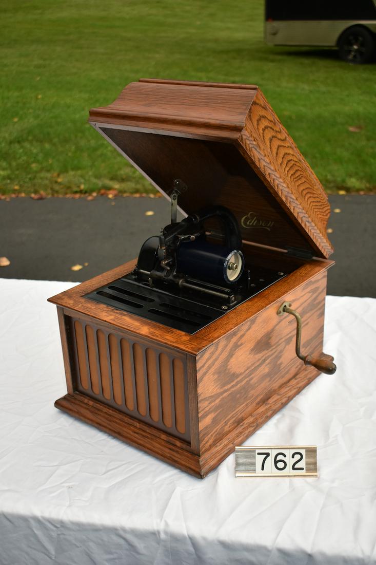 Edison Amberola 30 Oak Case Cylinder Phonograph (1 of 2)