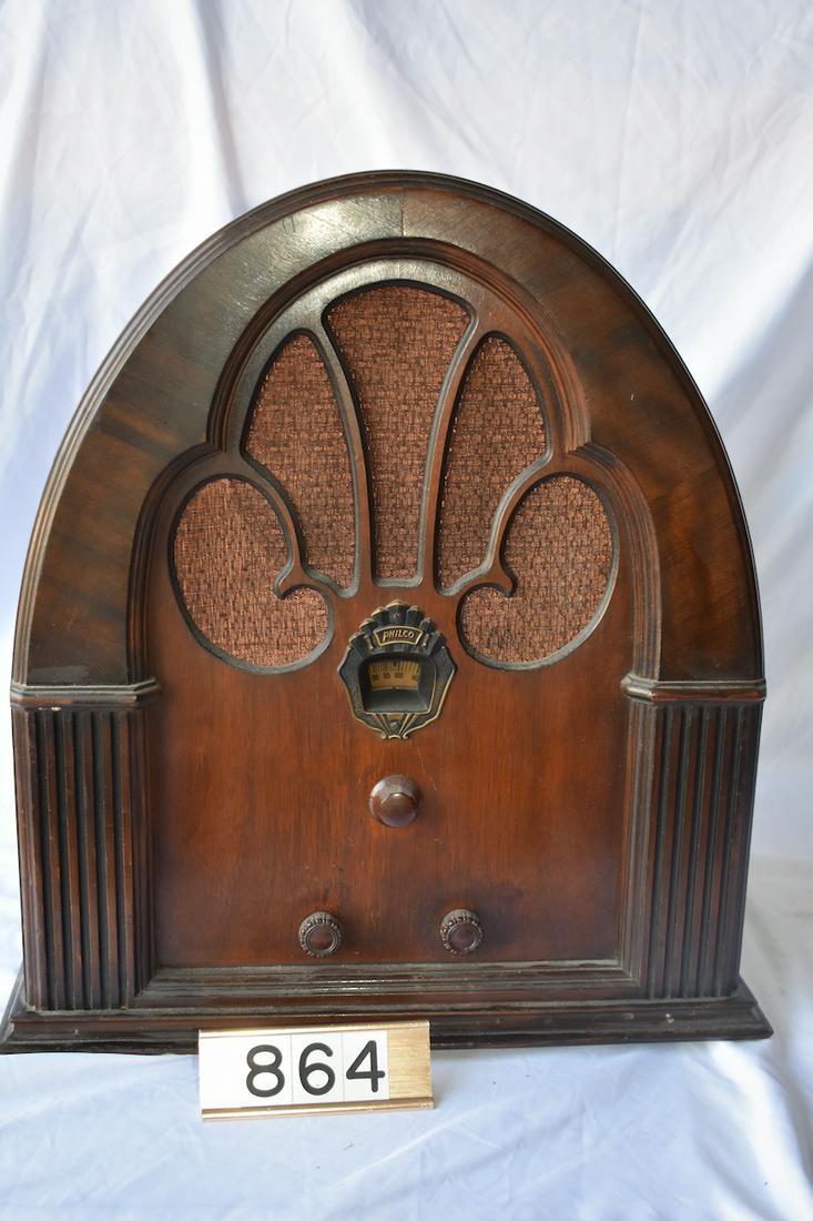 Philco Model 45 Cathedral Radio (1 of 2)