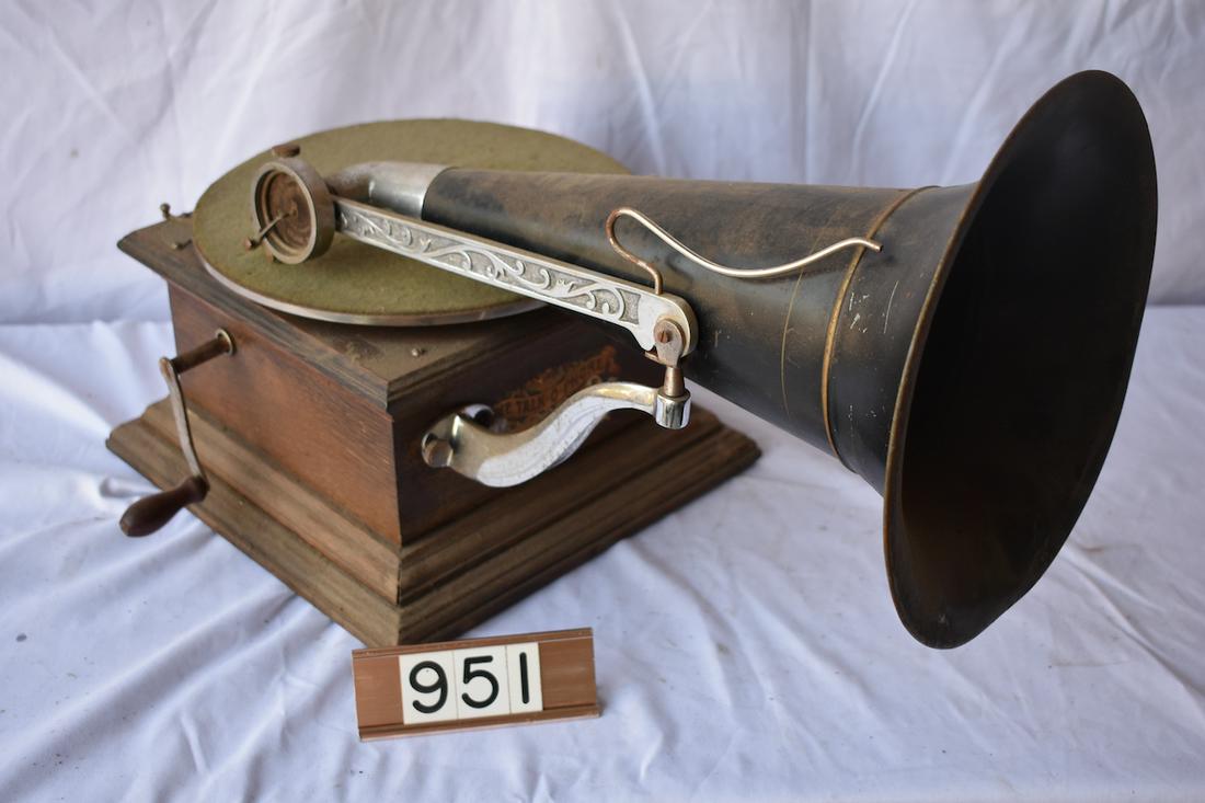 Talk-o-phone Disc Phonograph (1 of 3)