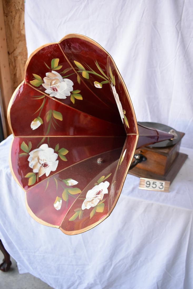 Busy Bee Disc Phonograph (1 of 3)