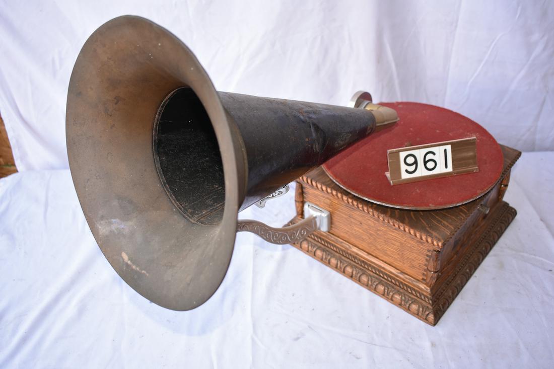 Columbia "AJ" Disc phonograph (1 of 3)