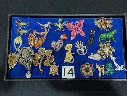 Group of Costume Jewelry Brooches & Pins: 25 Total.