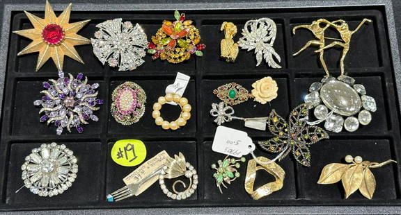 Group of Costume Jewelry Brooches & Pins: 20 Total.