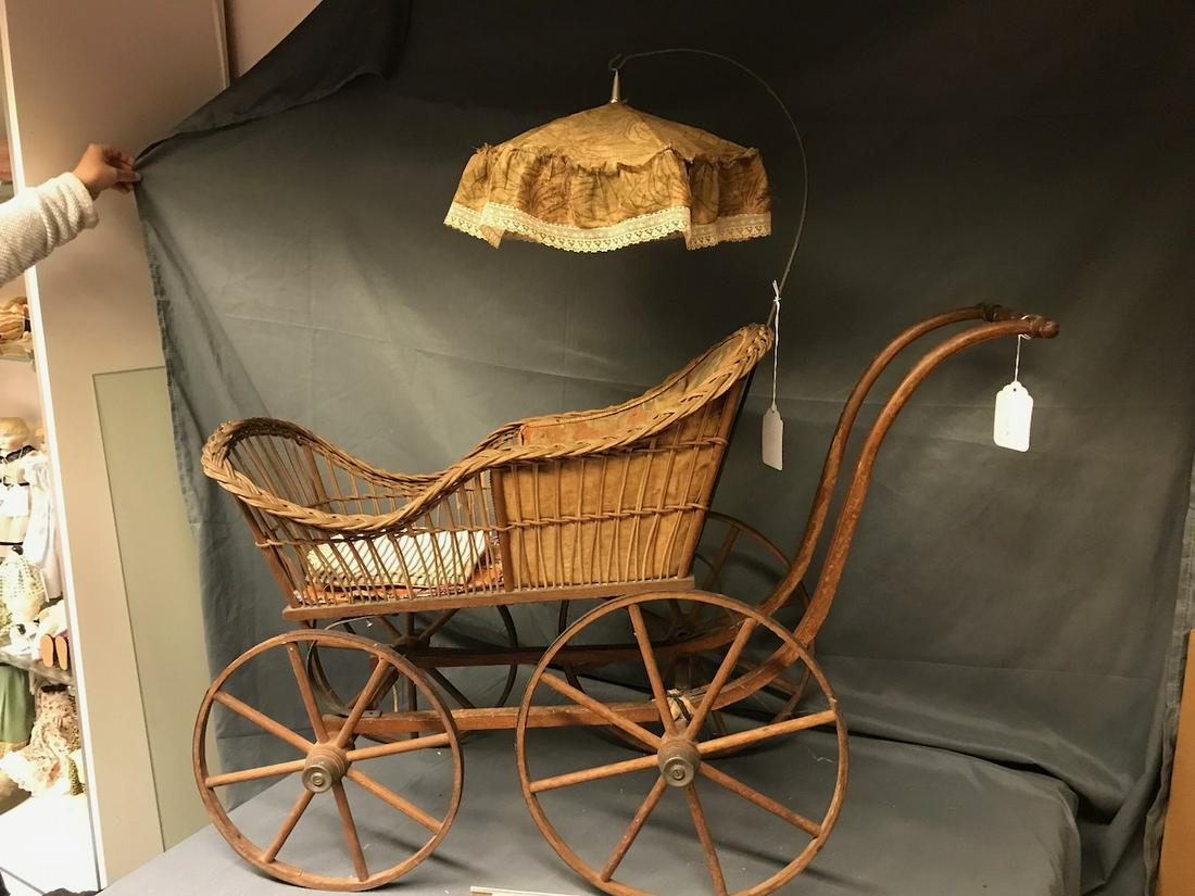Wicker Doll Buggy/Carriage (1 of 3)