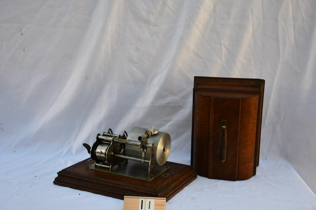 Columbia AB McDonald Cylinder Phonograph (1 of 3)