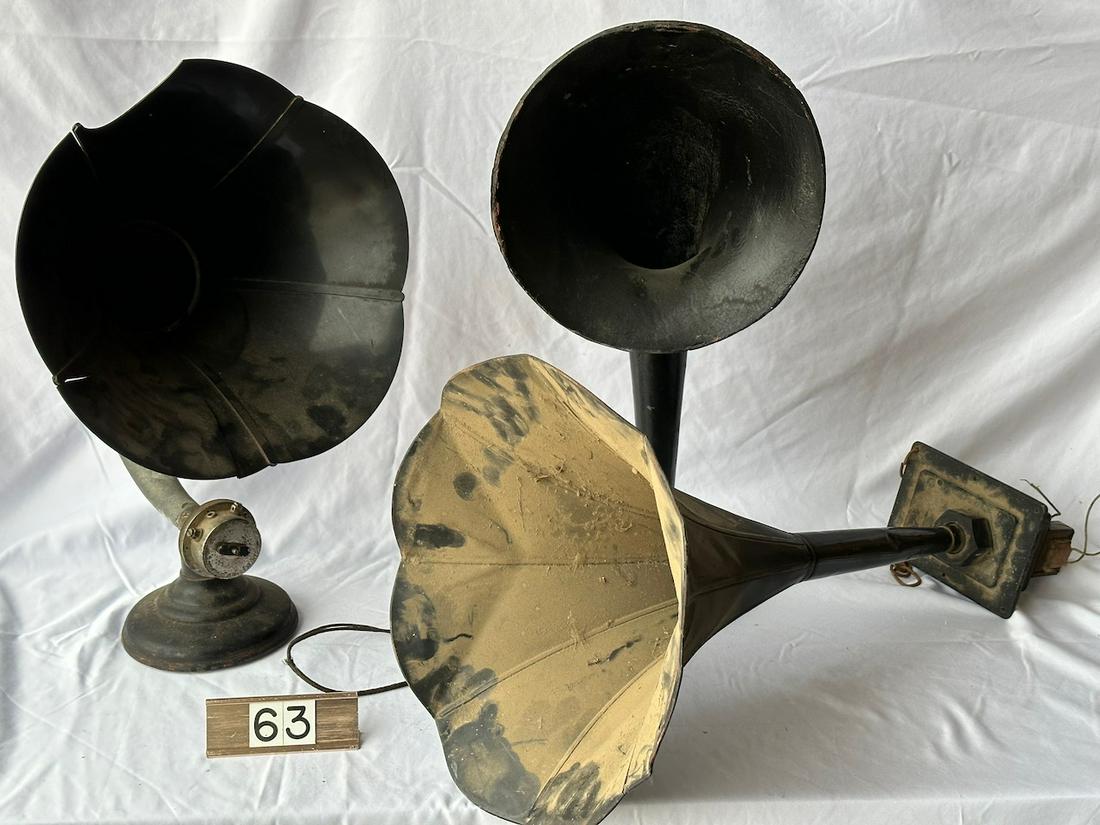 3 Radio Horn Loud Speakers (1 of 4)