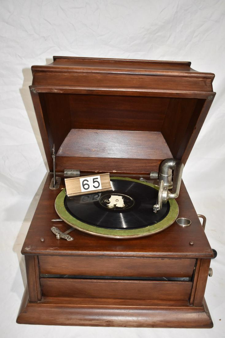 Columbia Disc Phonograph (1 of 3)