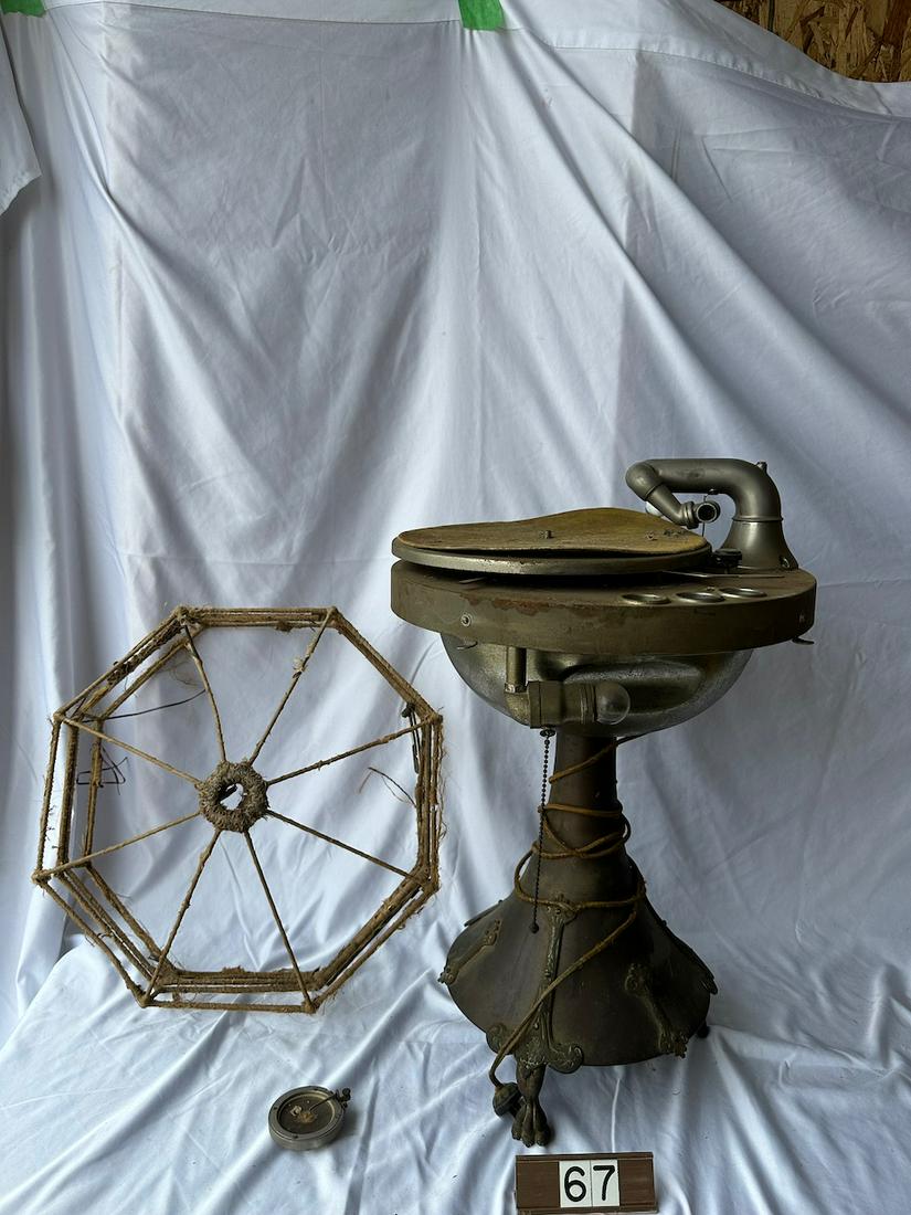 Capitol Phonograph lamp (1 of 6)