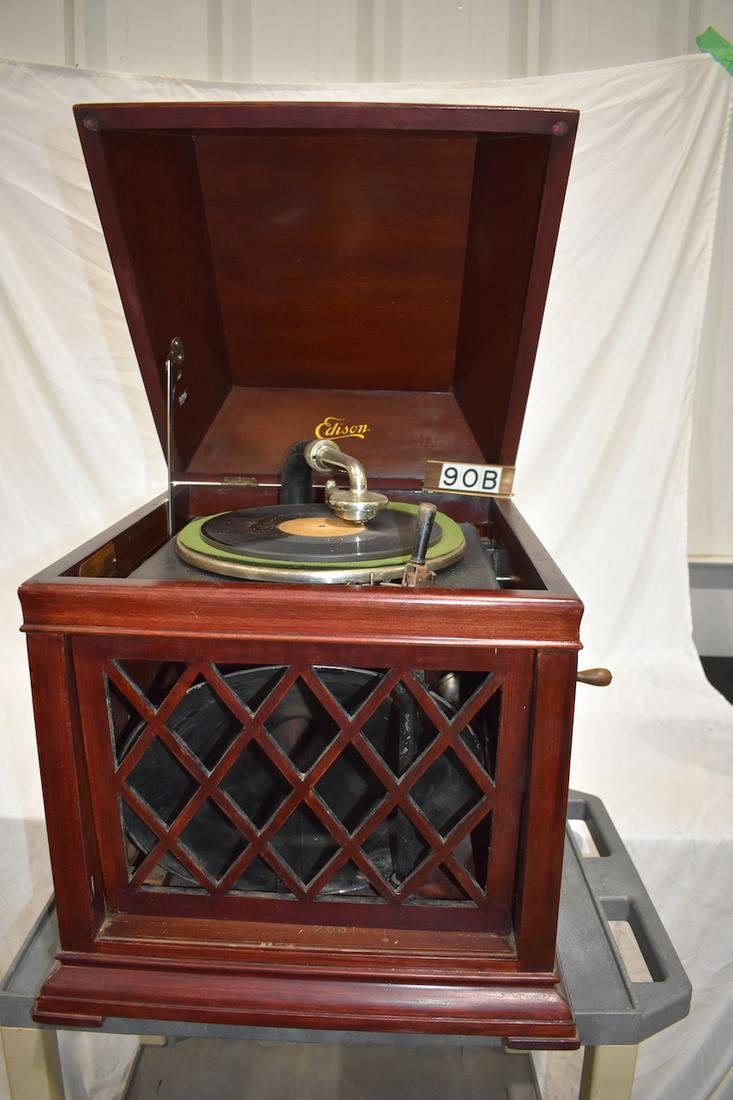 Edison B19 Diamond Disc Phonograph (1 of 1)