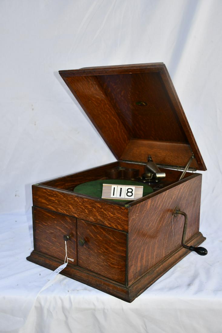 Victor Victrola disc Phonograph (1 of 2)