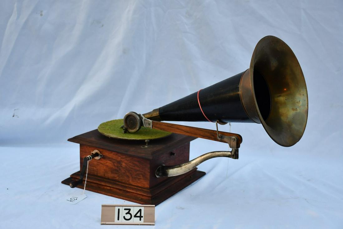 Victor Z Disc phonograph (1 of 3)